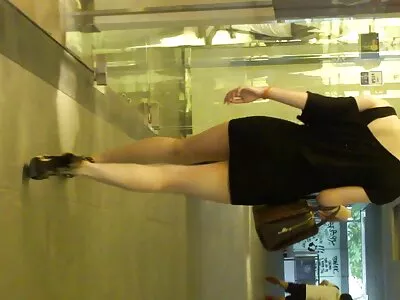 Perky petite შავგვრემანი აქვს დიდი სათამაშო რომ fucks
