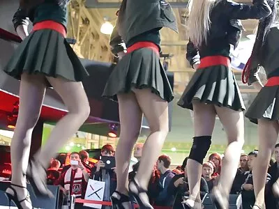 სრულყოფილი გოგონა იღებს ღრმა დარტყმას