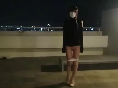 ბავშვი სექსუალურ სათამაშოში იწოვს დიკს