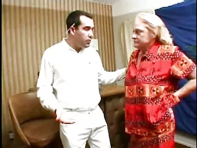 გაეცინა პატარა უკანალს