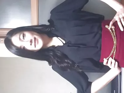 წითური გიგანტური ძუძუებით უბერავს შავ მამალს