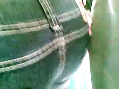 ორი გოგო იძაბება
